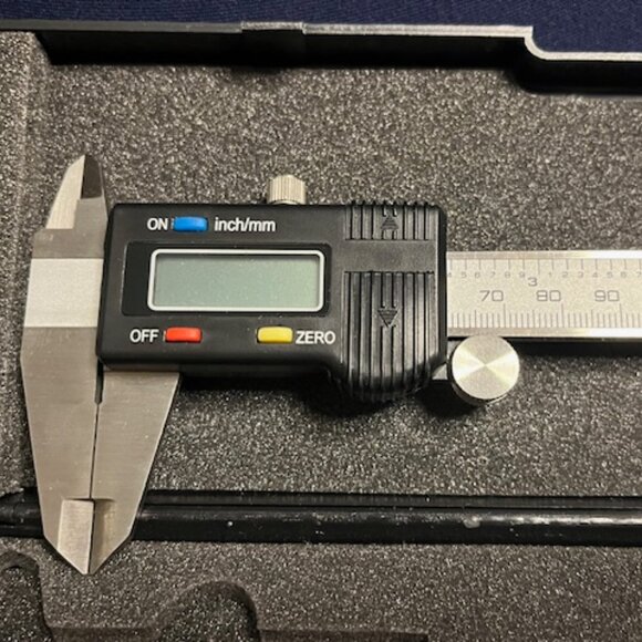 Performance Tool W80152 Digital Caliper 0-6" (150mm) w/Case LCD Screen - Picture 3 of 11